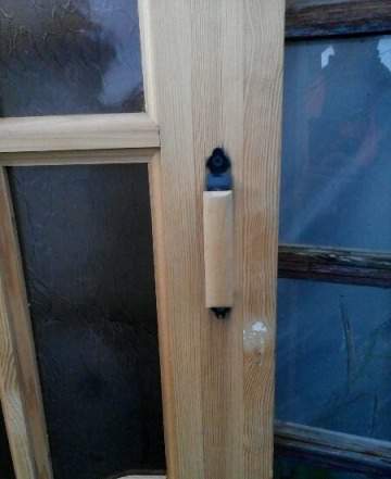 Две деревянные двери