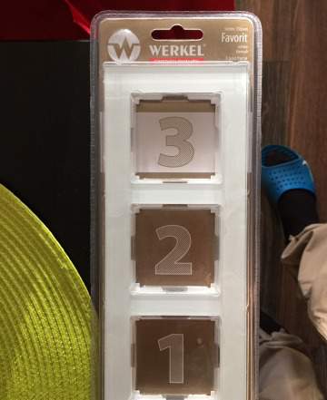 Рамка Werkel для розеток и выключателей на 3 поста