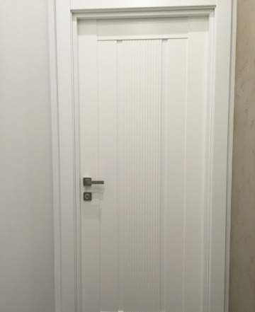 Белая межкомнатная дверь