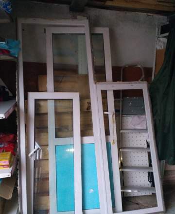 Балконная рама с окном и дверью