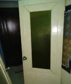 Двери деревянные с витражами на дачу