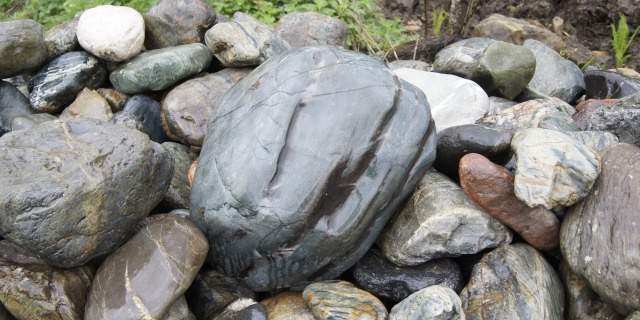 Натуральный камень Валун цветной 300-500 мм
