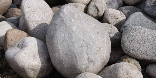 Натуральный камень Валун цветной 300-500 мм