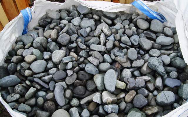 Природный камень Галька синяя, фракция 40-100 мм