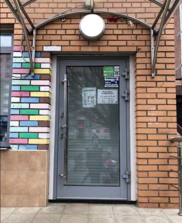 Дверь стеклянная от банка