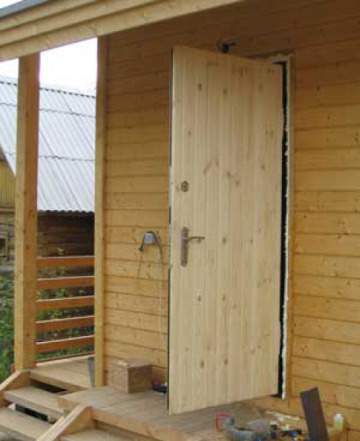 Входные двери деревянные, металлические с установк